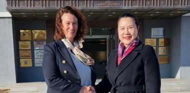 Mandy Bell meeting Ms Wang at the Dong AO CDIA