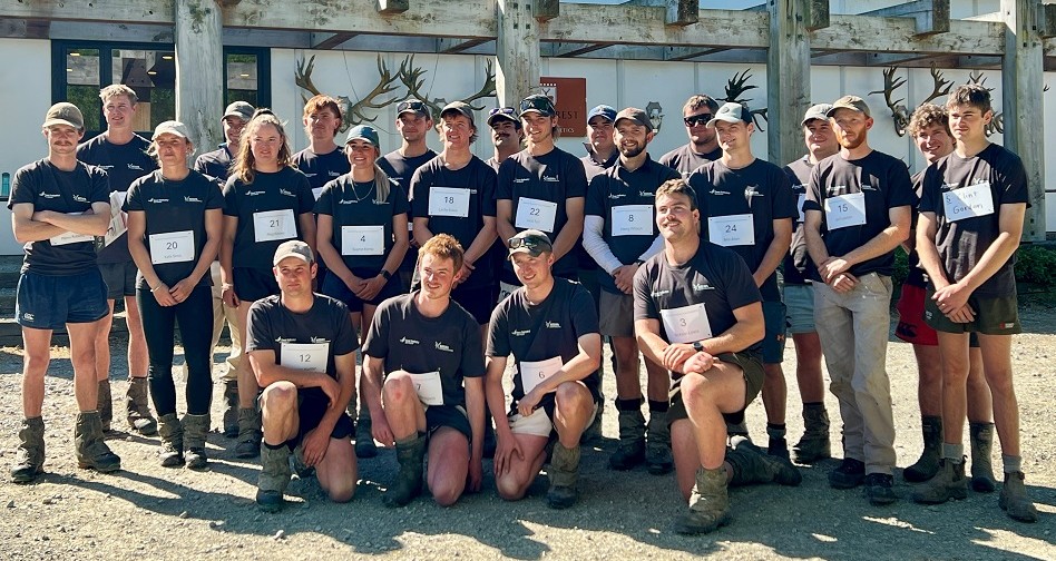 Group photo Young Deer Farmer Comp